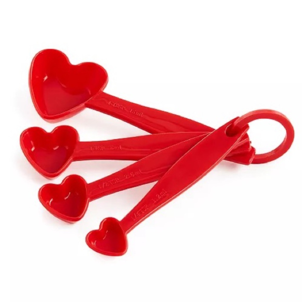 4 Piece Heart shaped measuring spoons valentine’s day kitchenware essentials